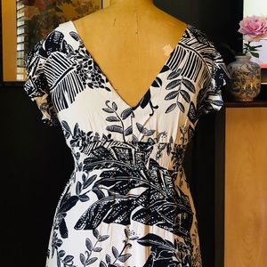 Vavavoom! Tropical B&W print dress lightweight